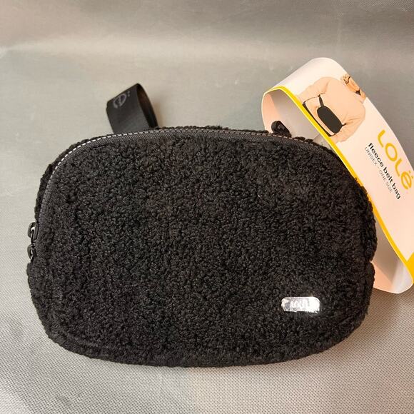 D11 NWT LOLË Lole - Sherpa Belt Bag, Unisex, Adjustable,Multipurpose - Picture 1 of 2